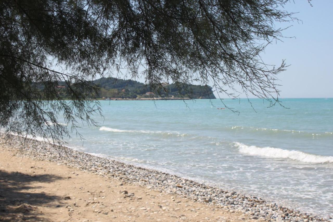 S&C Kosmos Beach Resort Roda  Luaran gambar